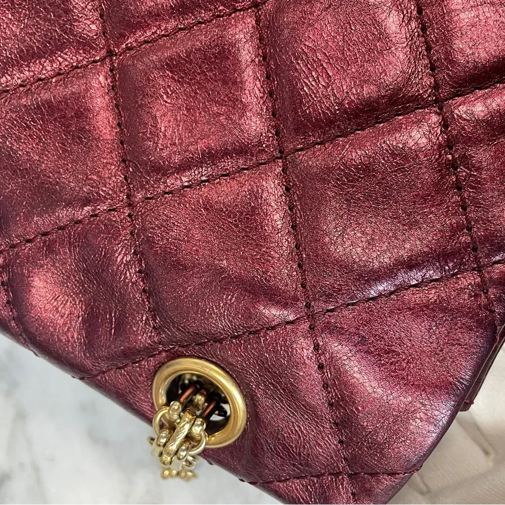 CHANEL stylish quilted